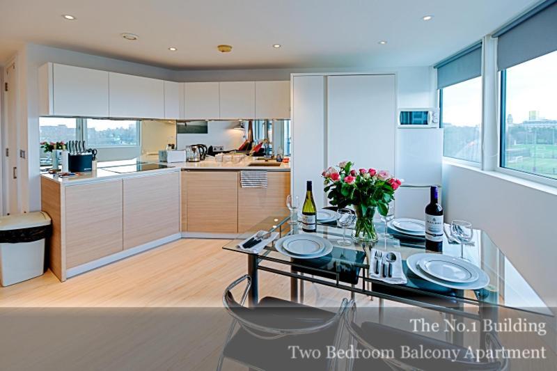 Gunwharf Quays Apartments Portsmouth Exterior foto